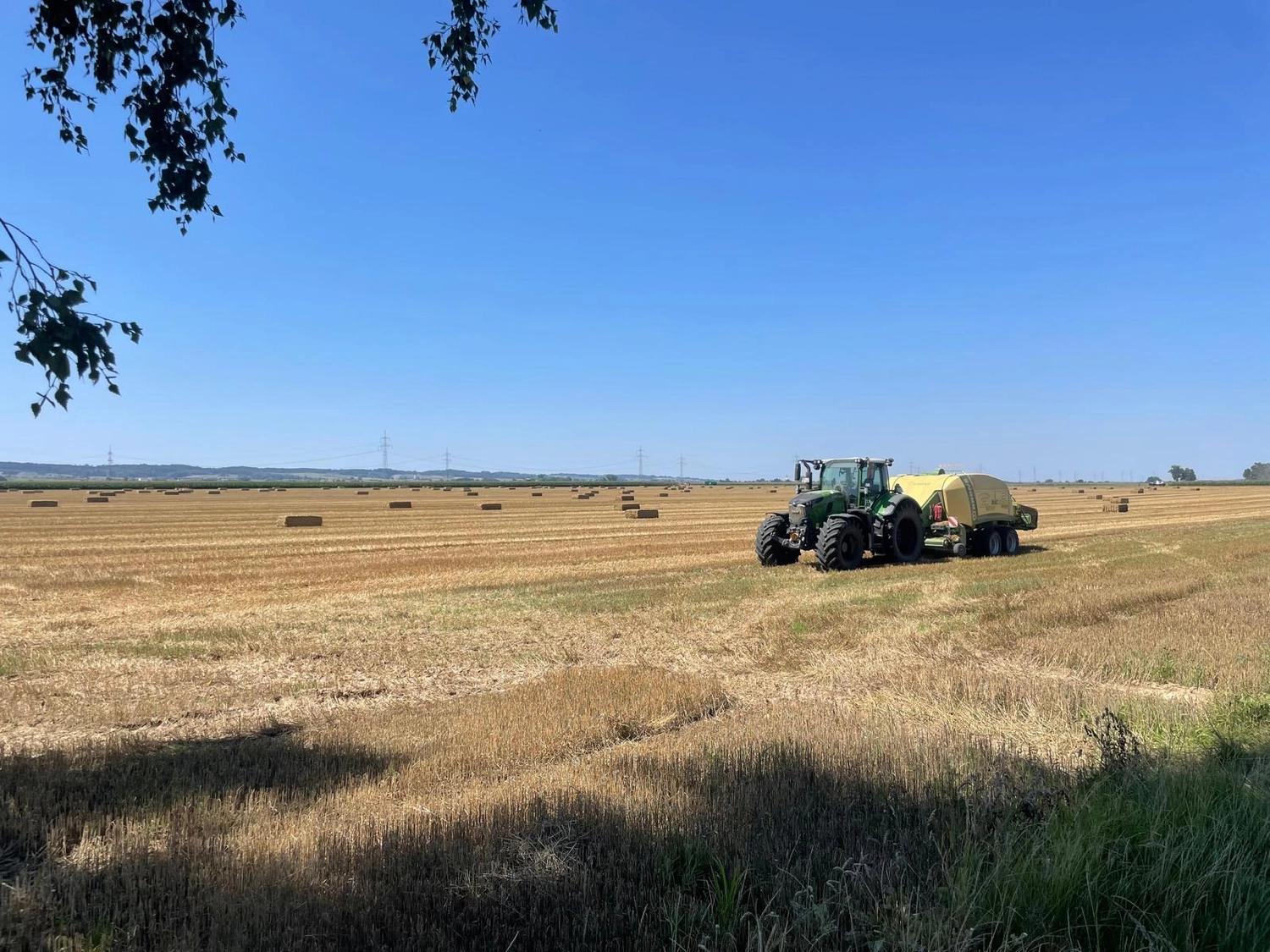 Lohnunternehmen Horak - Forst & Landwirtschaftliches - Traktor an Land