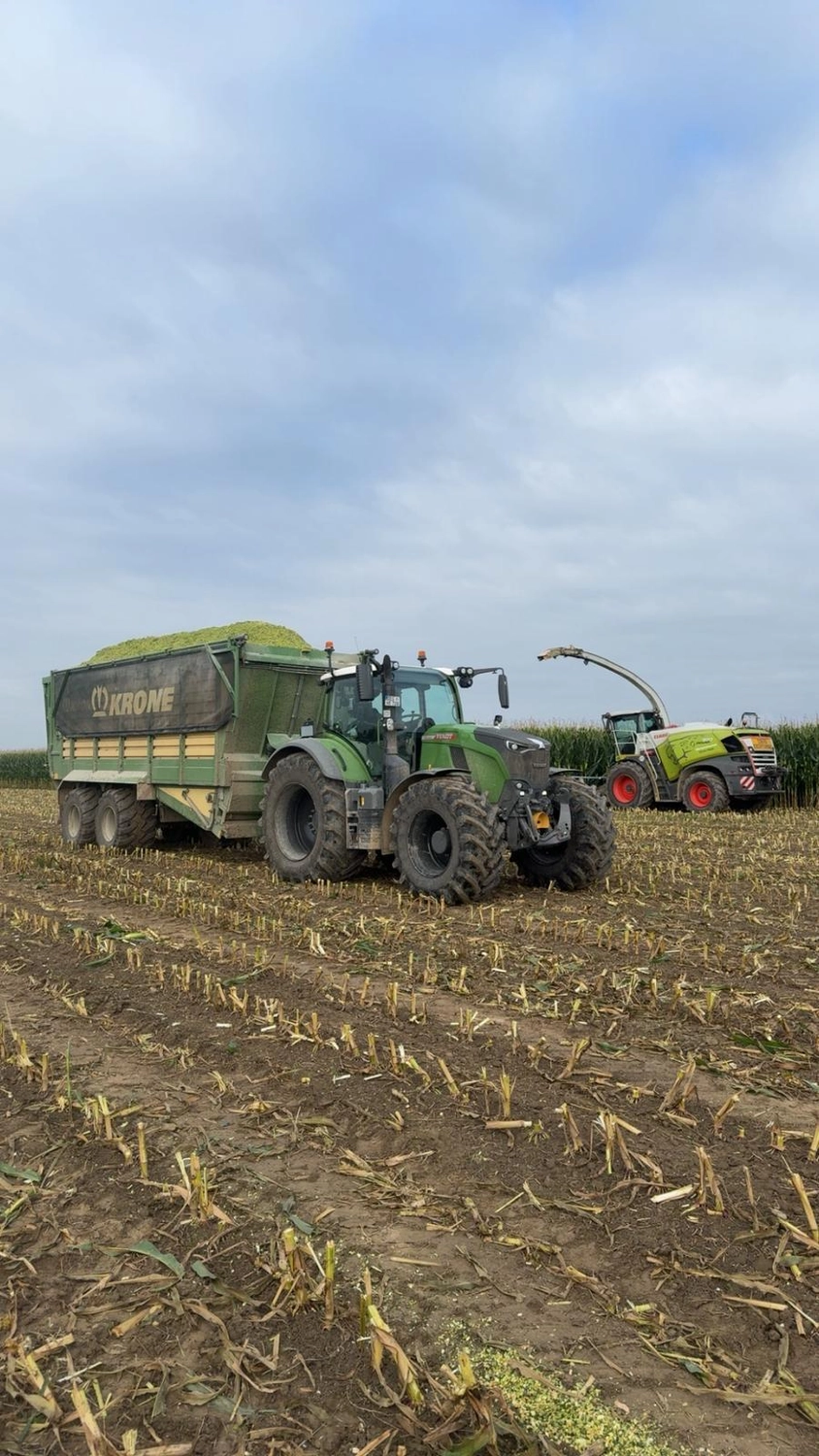 Lohnunternehmen Horak - Forst & Landwirtschaftliches - Traktor an Land