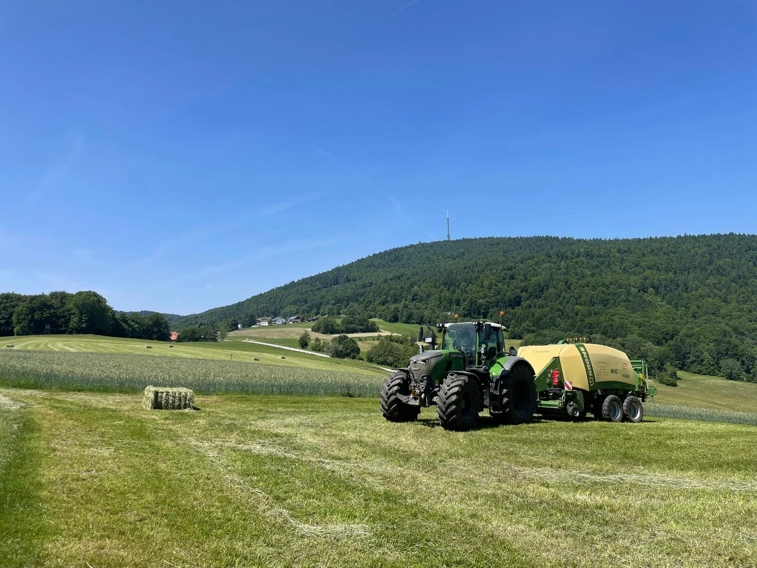 Lohnunternehmen Horak - Forst & Landwirtschaftliches - Traktor an Land